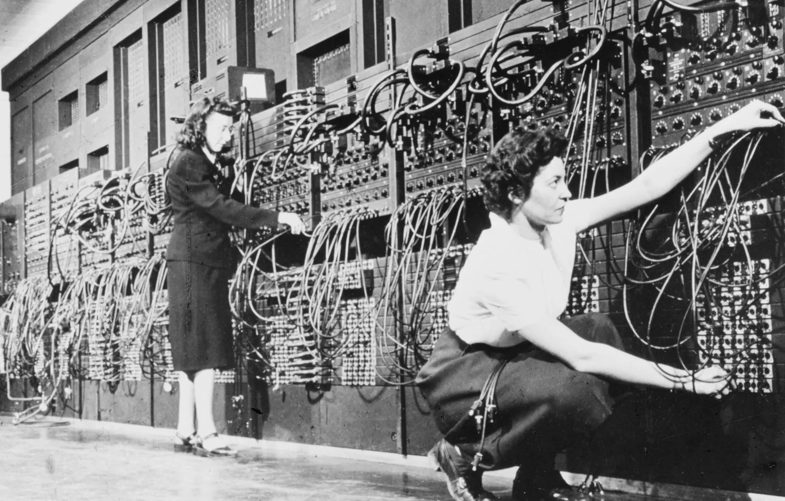 When Computers Took Up Entire Rooms: The Fascinating Era Before Modern PCs